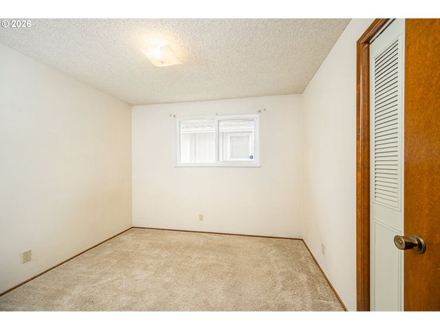 2365 L St, Springfield, OR 97477