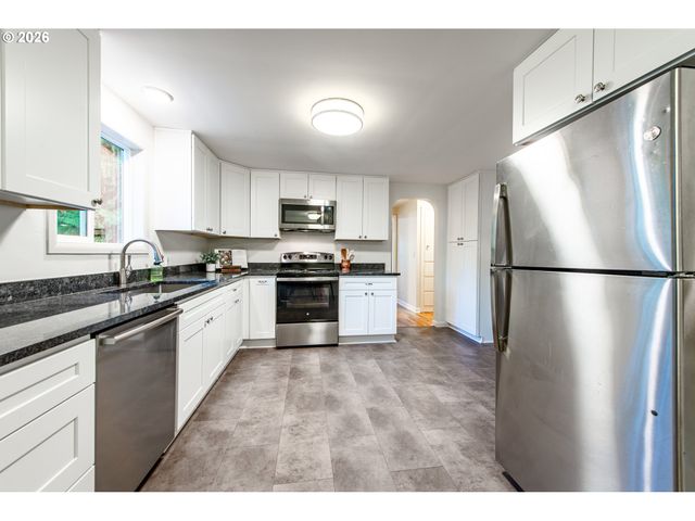 953 FORRESTER Way, Eugene, OR 97401