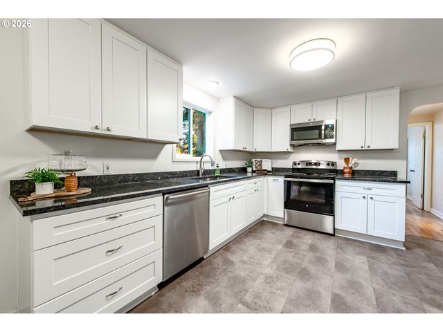 953 FORRESTER Way, Eugene, OR 97401