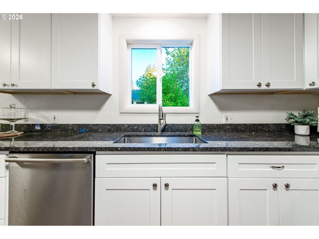 953 FORRESTER Way, Eugene, OR 97401
