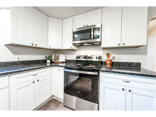 953 FORRESTER Way, Eugene, OR 97401