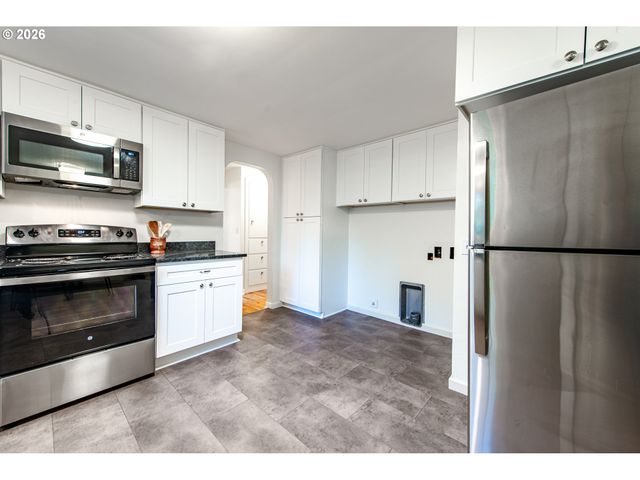 953 FORRESTER Way, Eugene, OR 97401