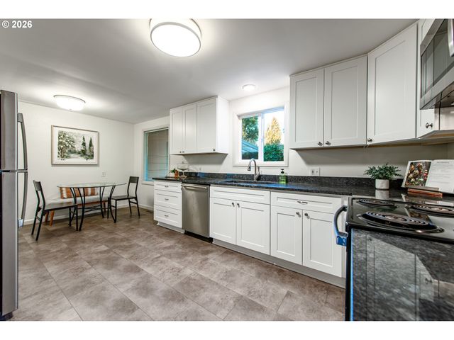 953 FORRESTER Way, Eugene, OR 97401