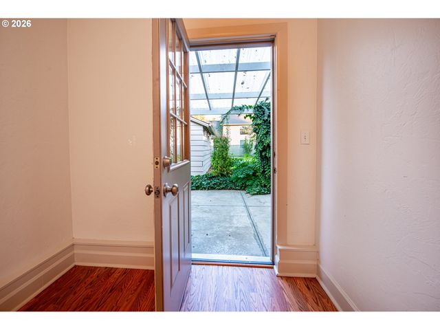 953 FORRESTER Way, Eugene, OR 97401