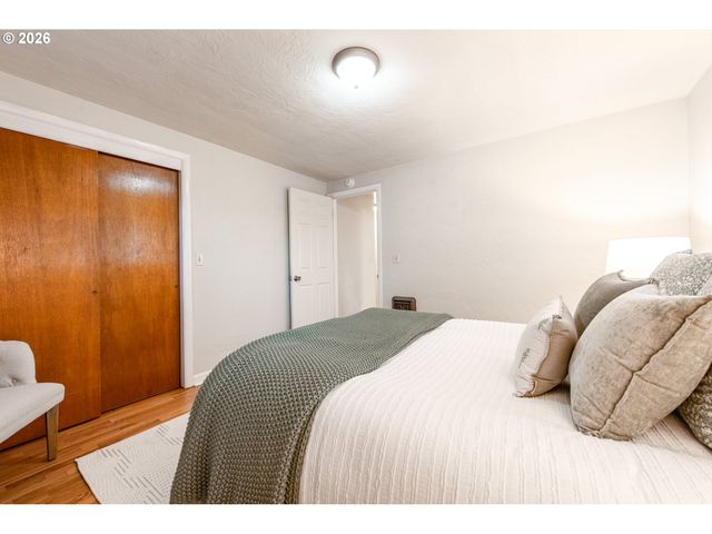 953 FORRESTER Way, Eugene, OR 97401