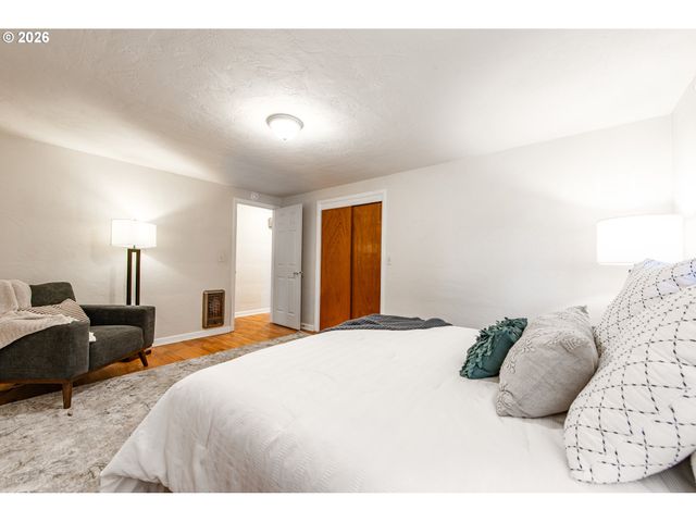 953 FORRESTER Way, Eugene, OR 97401