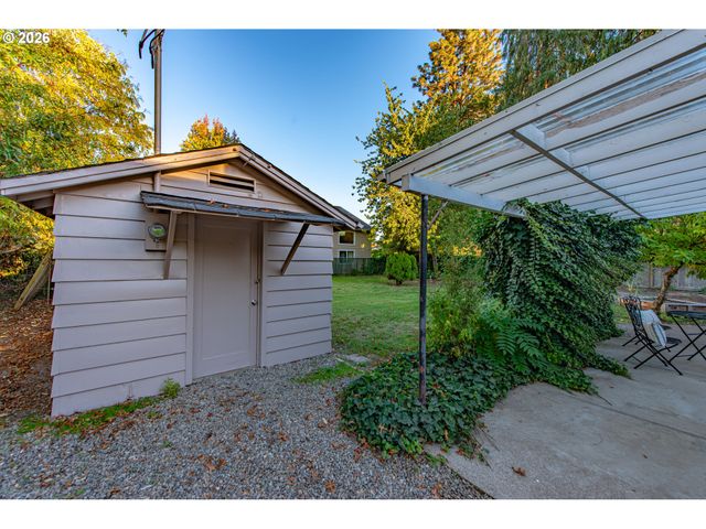 953 FORRESTER Way, Eugene, OR 97401