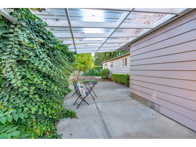 953 FORRESTER Way, Eugene, OR 97401