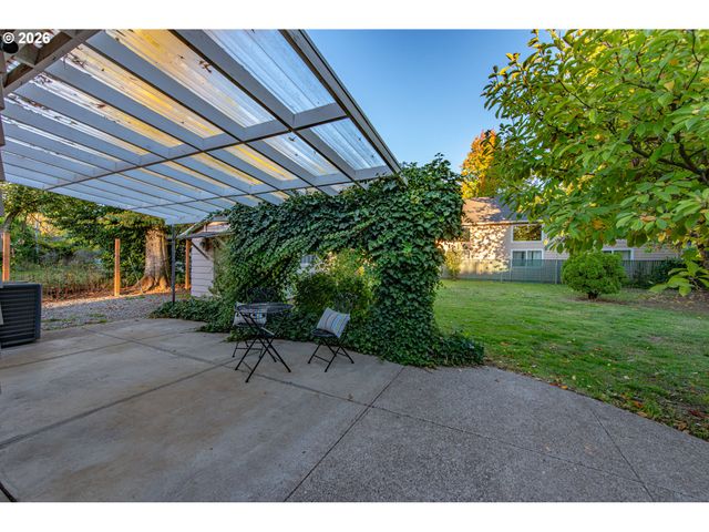 953 FORRESTER Way, Eugene, OR 97401