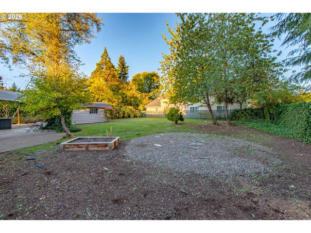 953 FORRESTER Way, Eugene, OR 97401