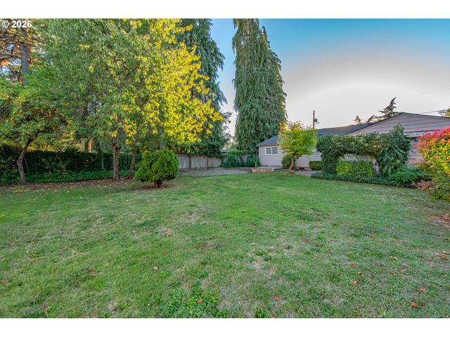 953 FORRESTER Way, Eugene, OR 97401