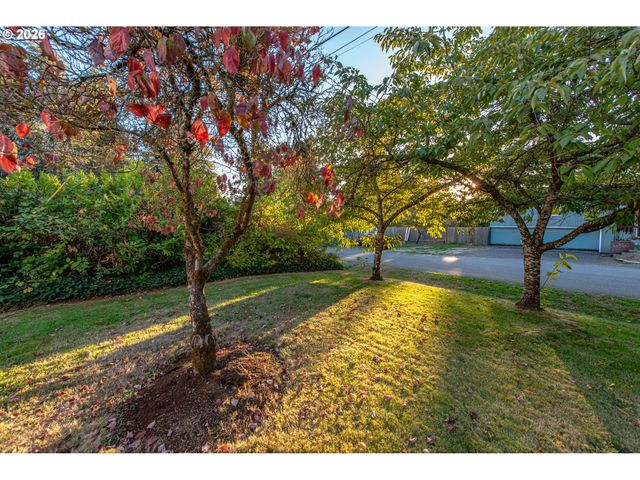 953 FORRESTER Way, Eugene, OR 97401