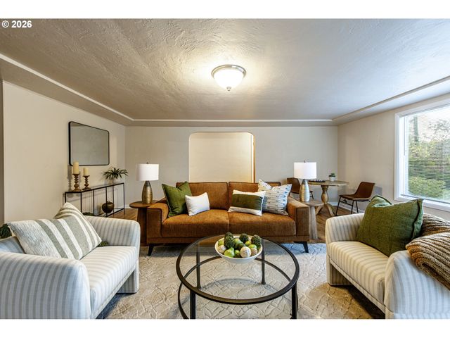953 FORRESTER Way, Eugene, OR 97401