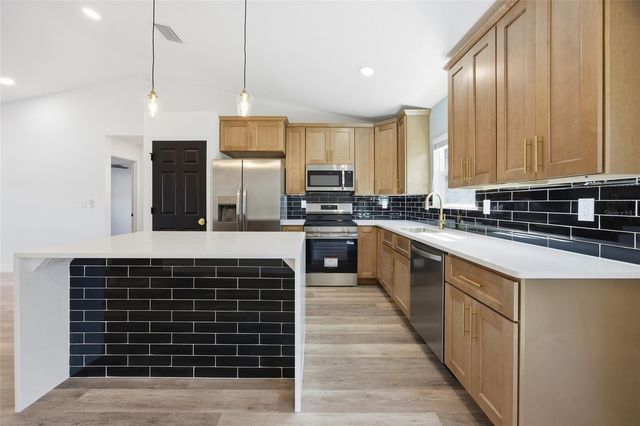 8 SPRING LOOP, Ocala, FL 34472