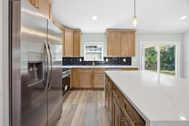 8 SPRING LOOP, Ocala, FL 34472