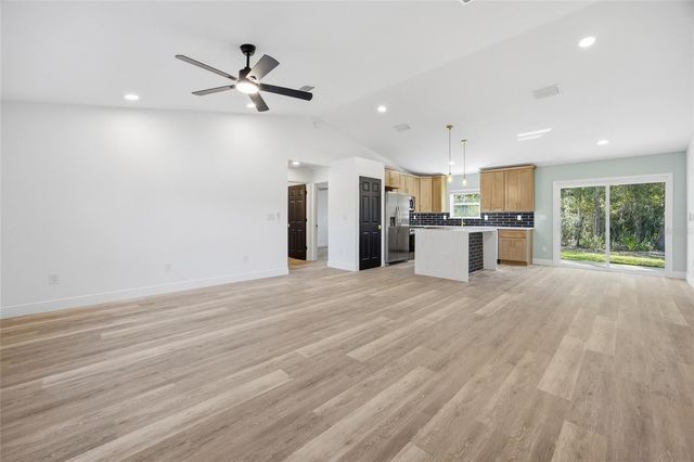 8 SPRING LOOP, Ocala, FL 34472