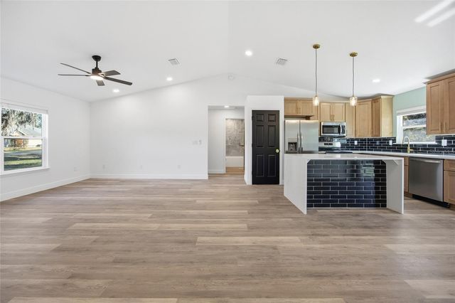 8 SPRING LOOP, Ocala, FL 34472