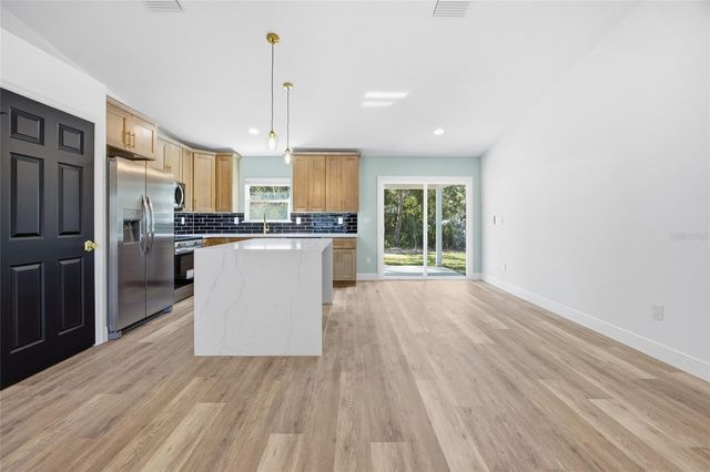 8 SPRING LOOP, Ocala, FL 34472