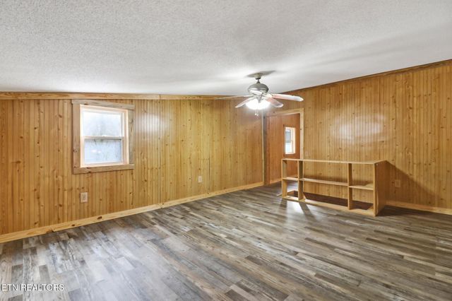 452 White Oak St, Jamestown, TN 38556