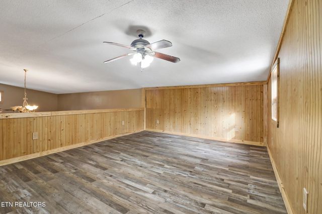 452 White Oak St, Jamestown, TN 38556