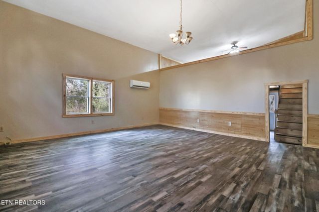 452 White Oak St, Jamestown, TN 38556