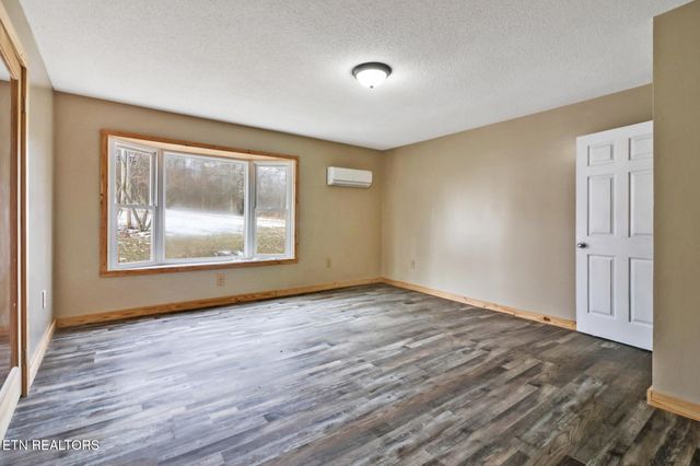 452 White Oak St, Jamestown, TN 38556