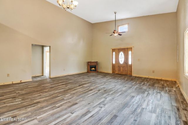 452 White Oak St, Jamestown, TN 38556