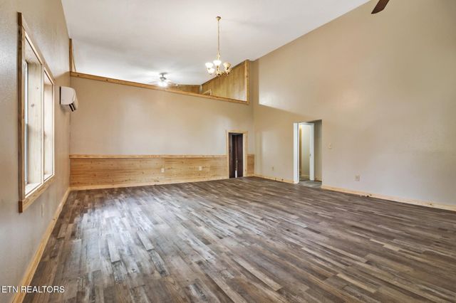 452 White Oak St, Jamestown, TN 38556