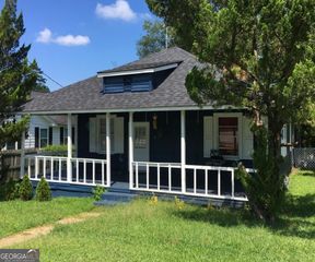 48 S Broad Street, Porterdale, GA 30014