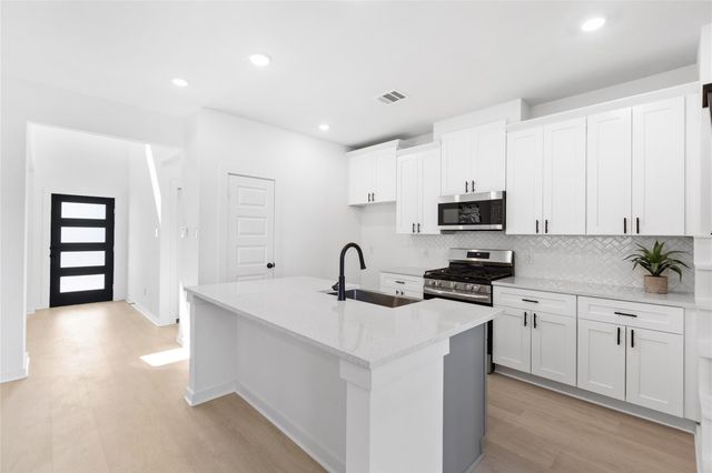 404 Kendall Crest Drive, Alvin, TX 77511