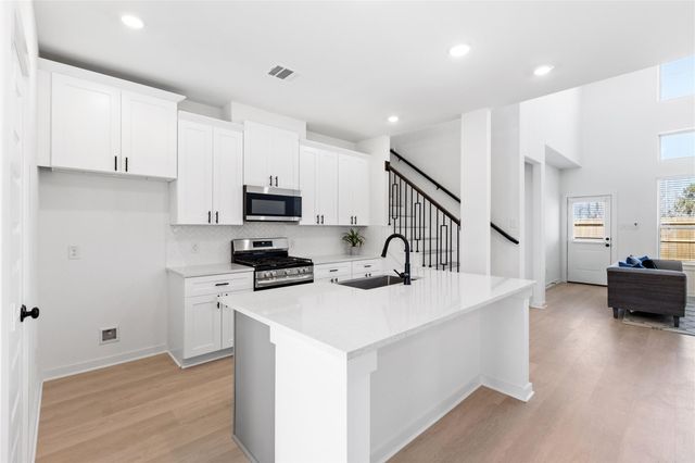 404 Kendall Crest Drive, Alvin, TX 77511