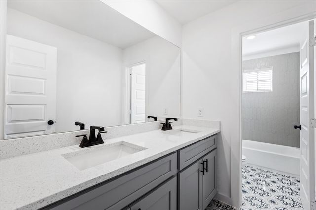 404 Kendall Crest Drive, Alvin, TX 77511