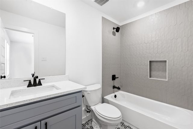 404 Kendall Crest Drive, Alvin, TX 77511