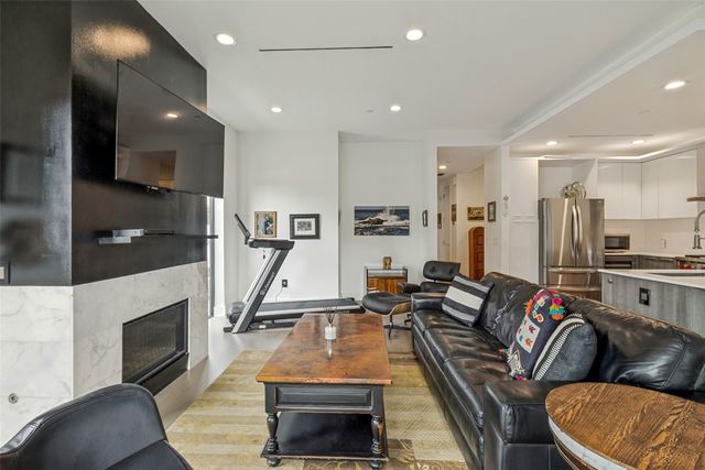 3923 Cole Avenue 102, Dallas, TX 75204