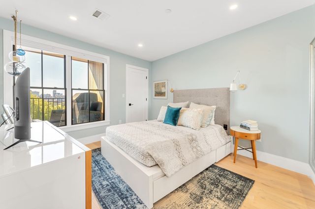 322 Bunker Hill St 3, Boston, MA 02129