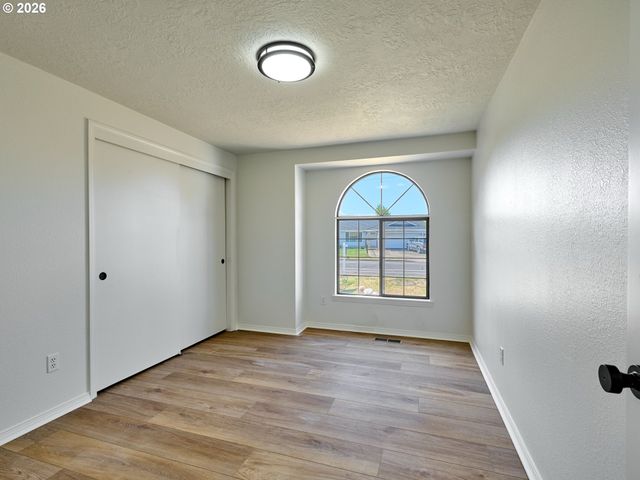 2367 DEL RIO Ave, Albany, OR 97322