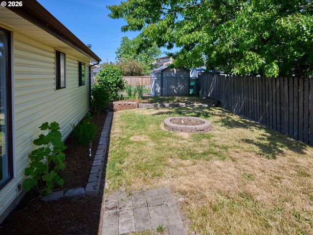 2367 DEL RIO Ave, Albany, OR 97322