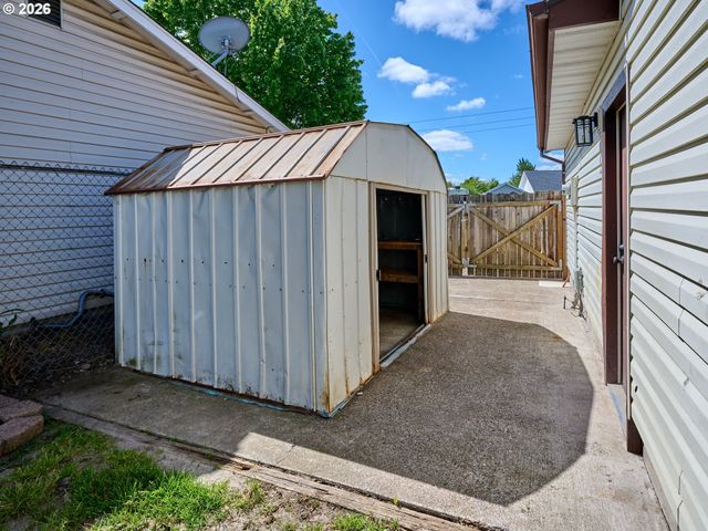 2367 DEL RIO Ave, Albany, OR 97322