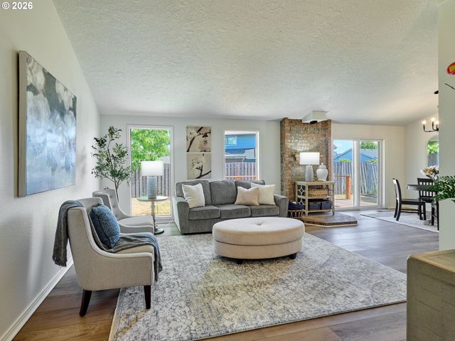 2367 DEL RIO Ave, Albany, OR 97322