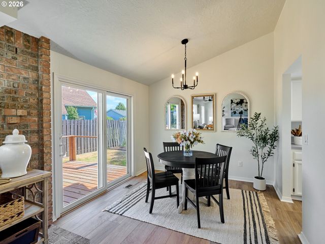 2367 DEL RIO Ave, Albany, OR 97322