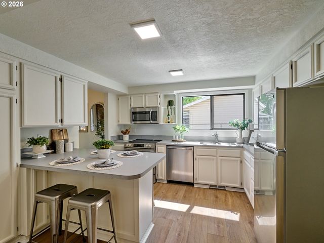 2367 DEL RIO Ave, Albany, OR 97322