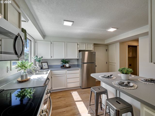 2367 DEL RIO Ave, Albany, OR 97322