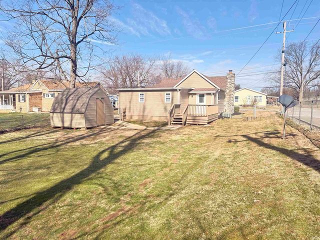 321 E Poplar Street, Boonville, IN 47601