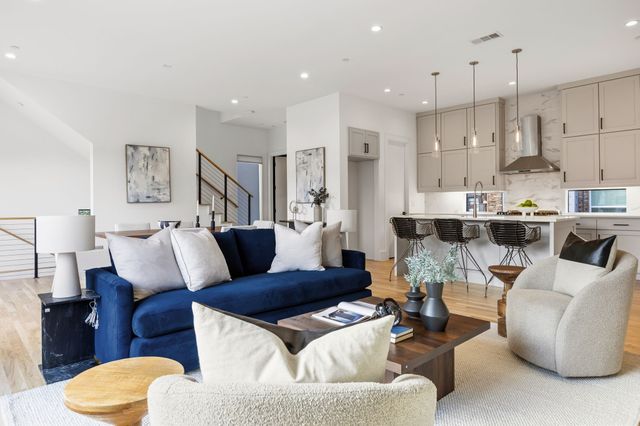 2719 Reagan Street 104, Dallas, TX 75219