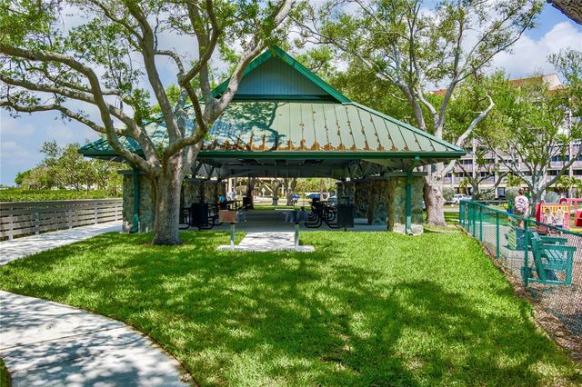 7001 PLACE DE LA PAIX 2A, South Pasadena, FL 33707