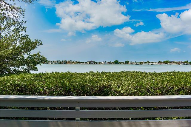 7001 PLACE DE LA PAIX 2A, South Pasadena, FL 33707