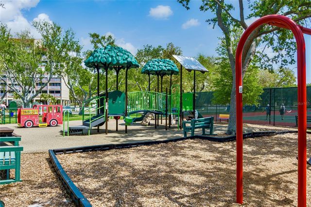 7001 PLACE DE LA PAIX 2A, South Pasadena, FL 33707