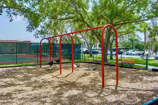 7001 PLACE DE LA PAIX 2A, South Pasadena, FL 33707