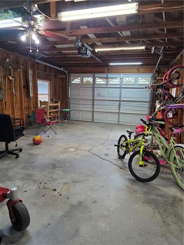 1005 Creek Run Place, Temple, GA 30179