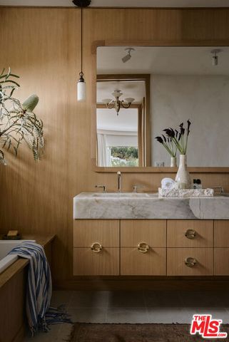 867 Berkeley Street, Santa Monica, CA 90403
